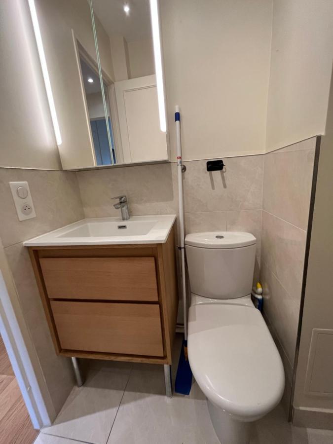 Dream Dwell -studio With Balcony 800m To Trocadero And Tour Eiffel Appartement Parijs