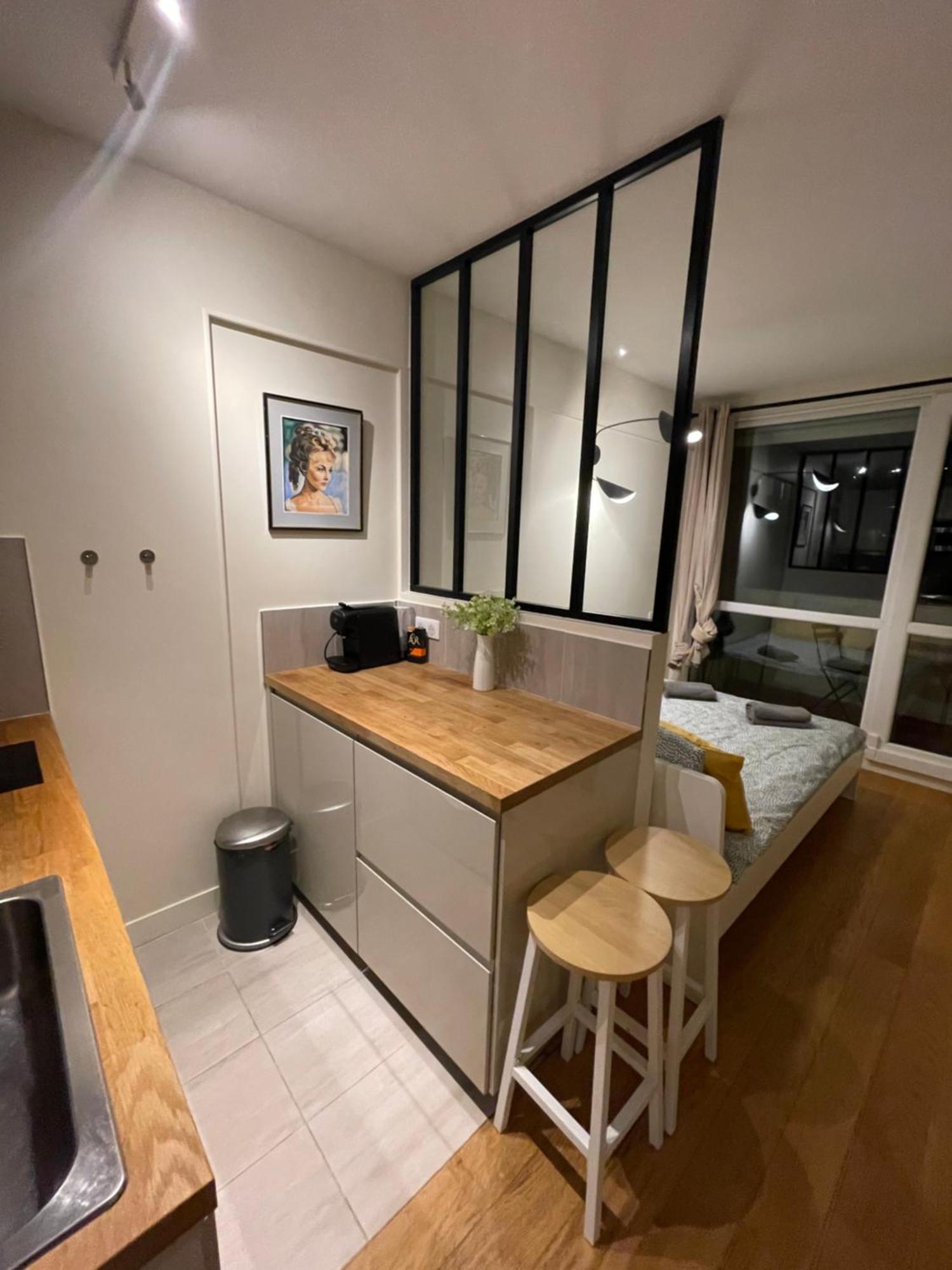 Dream Dwell -studio With Balcony 800m To Trocadero And Tour Eiffel Parijs